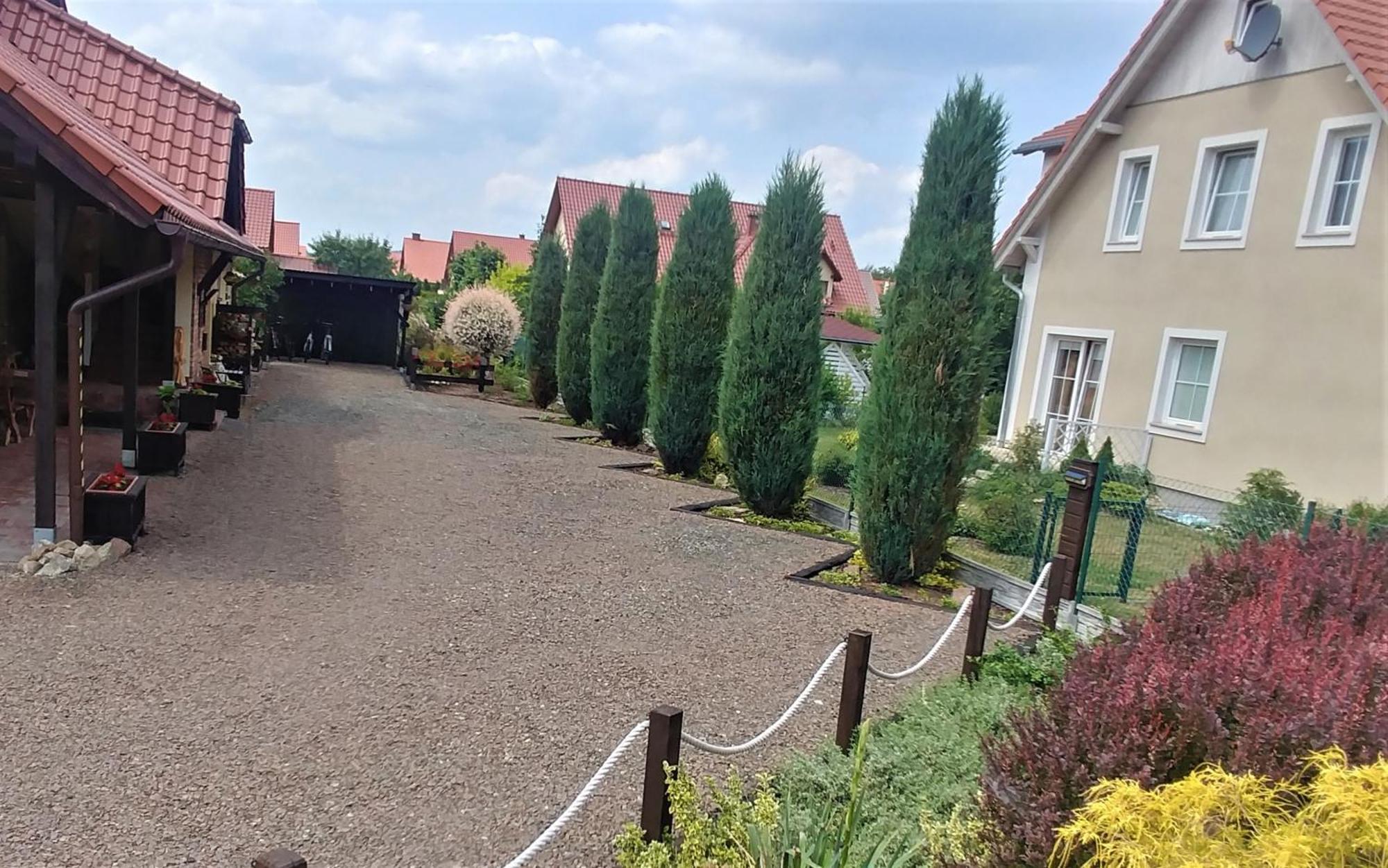 Willa Axla Z Weranda Ogrodem I Parkingiem Kudowa Zdroj Exterior photo