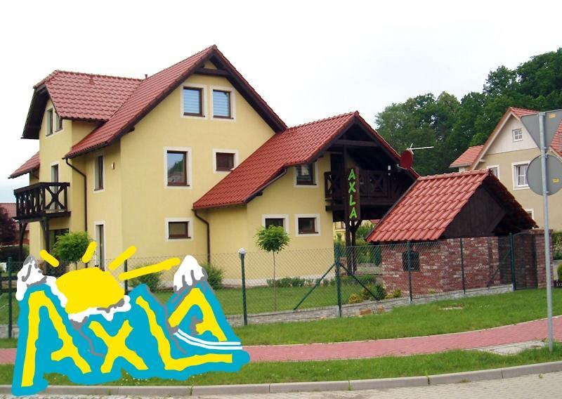 Willa Axla Z Weranda Ogrodem I Parkingiem Kudowa Zdroj Exterior photo